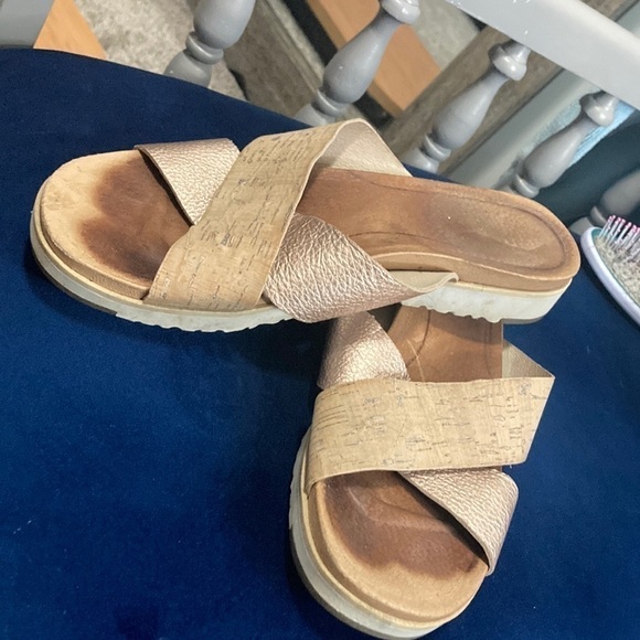 Ugg sandals Kari size 8.5 rose gold / cork - Picture 1 of 7